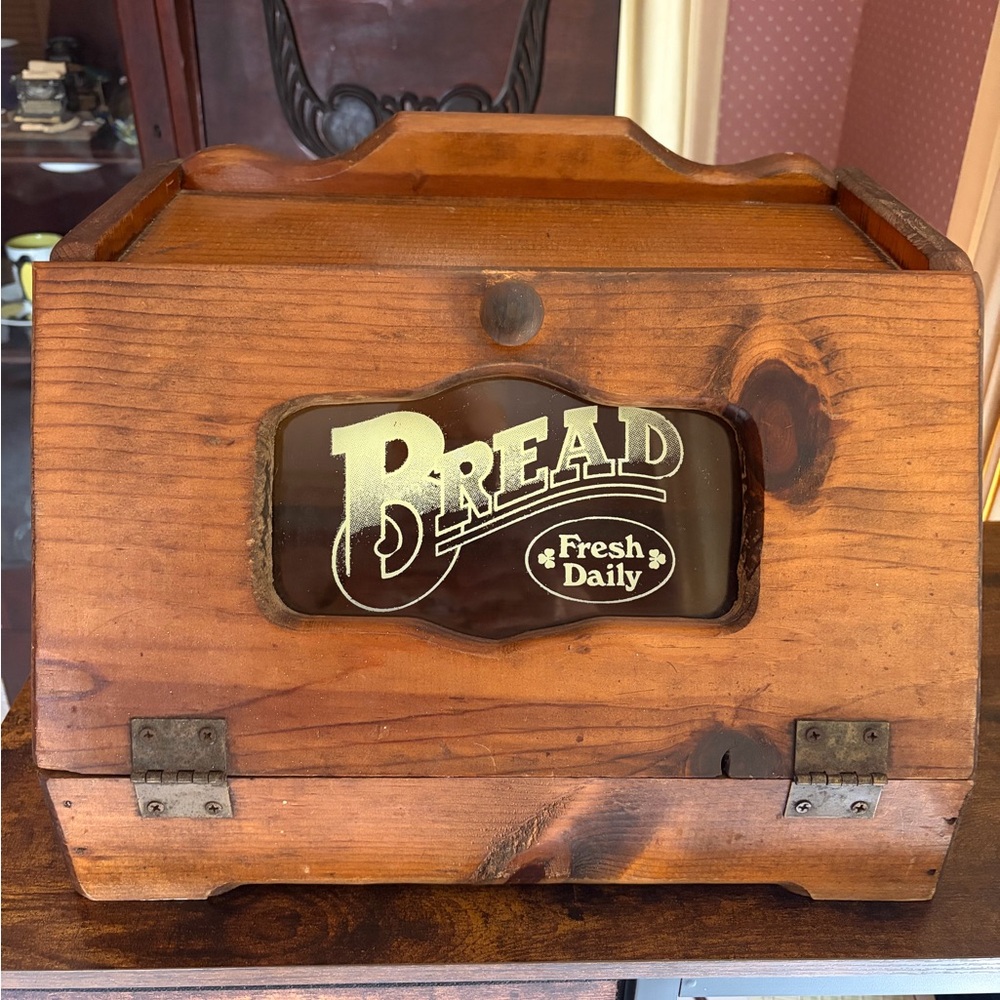 VTG 1980 Wooden Bread Box W/Stencil On Glass Face "Bread Fresh Daily" Farmhouse